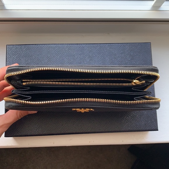 Authentic PRADA wallet - Picture 7 of 8